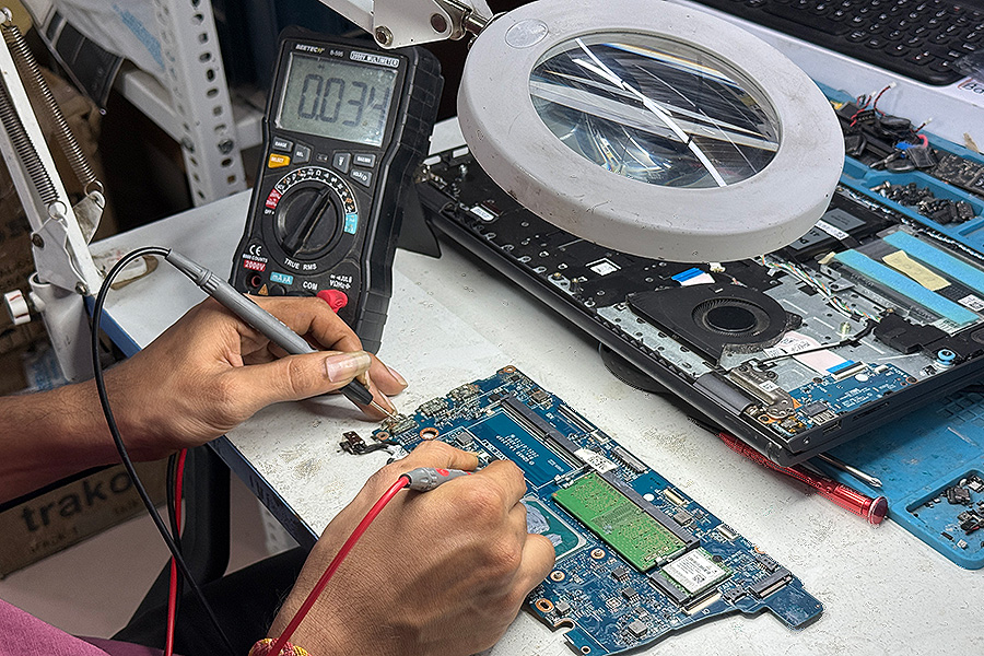 Ram Hi-Tech repair lab